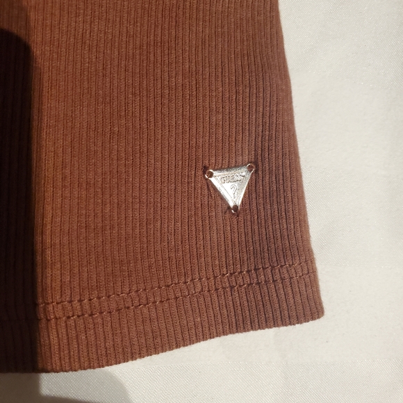 NWT Guess Drop Shoulder Crop Top - Picture 4 of 5